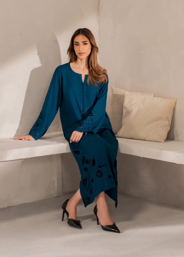 Zyra – Teal Embroidered Linen 3-Piece Set