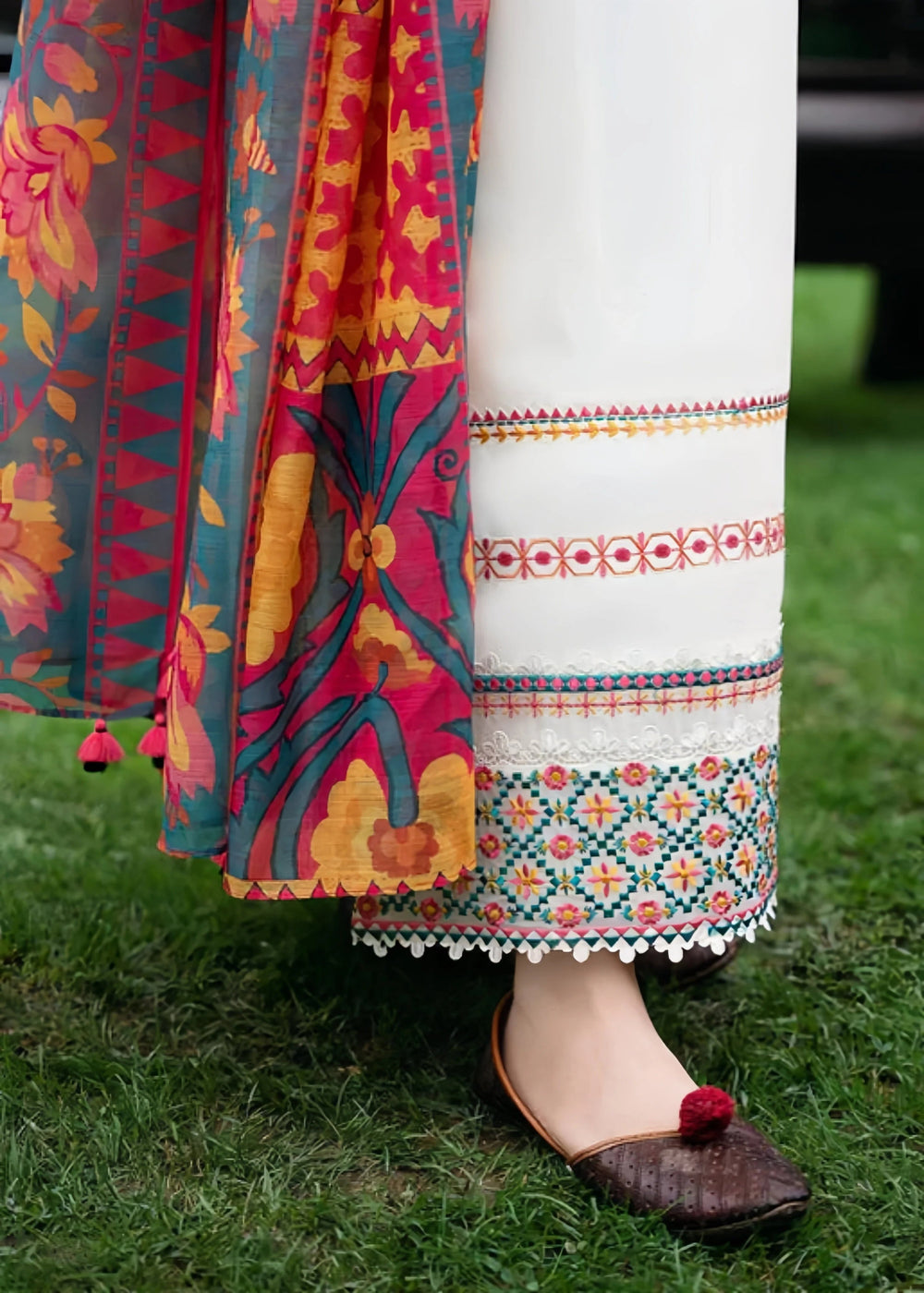 Gulnaar – Cream Stitched 3 Piece Embroidered Suit