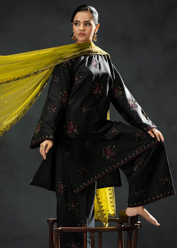 Noir Zara – Black Embroidered Linen 3-Piece Set with Net Dupatta